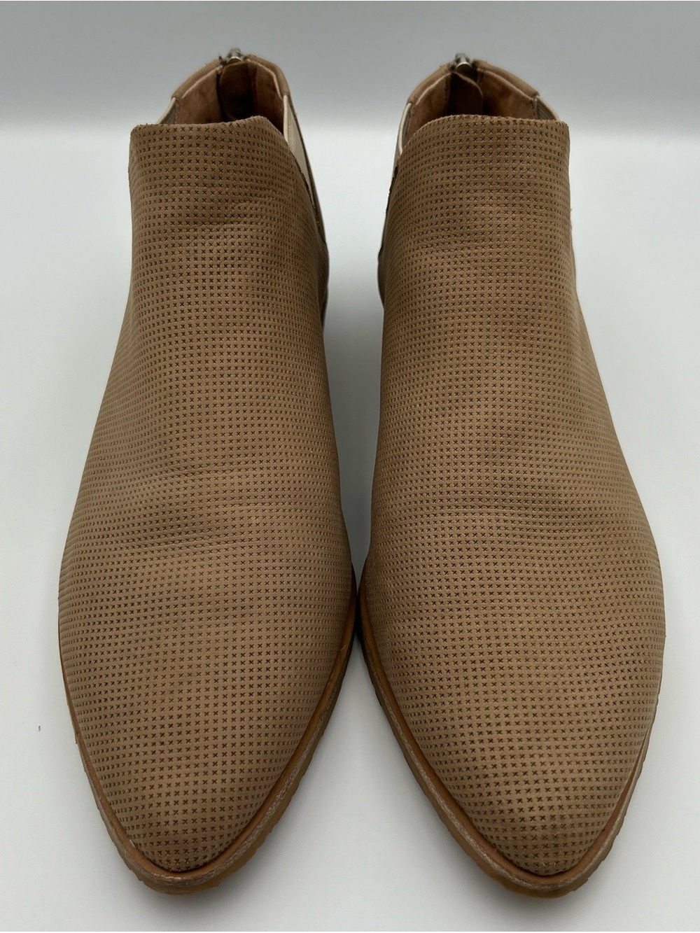 GENTLE SOULS Neptune Chelsea Boots Size 10 Tan Nubuck Leather Casual Flat Ankle